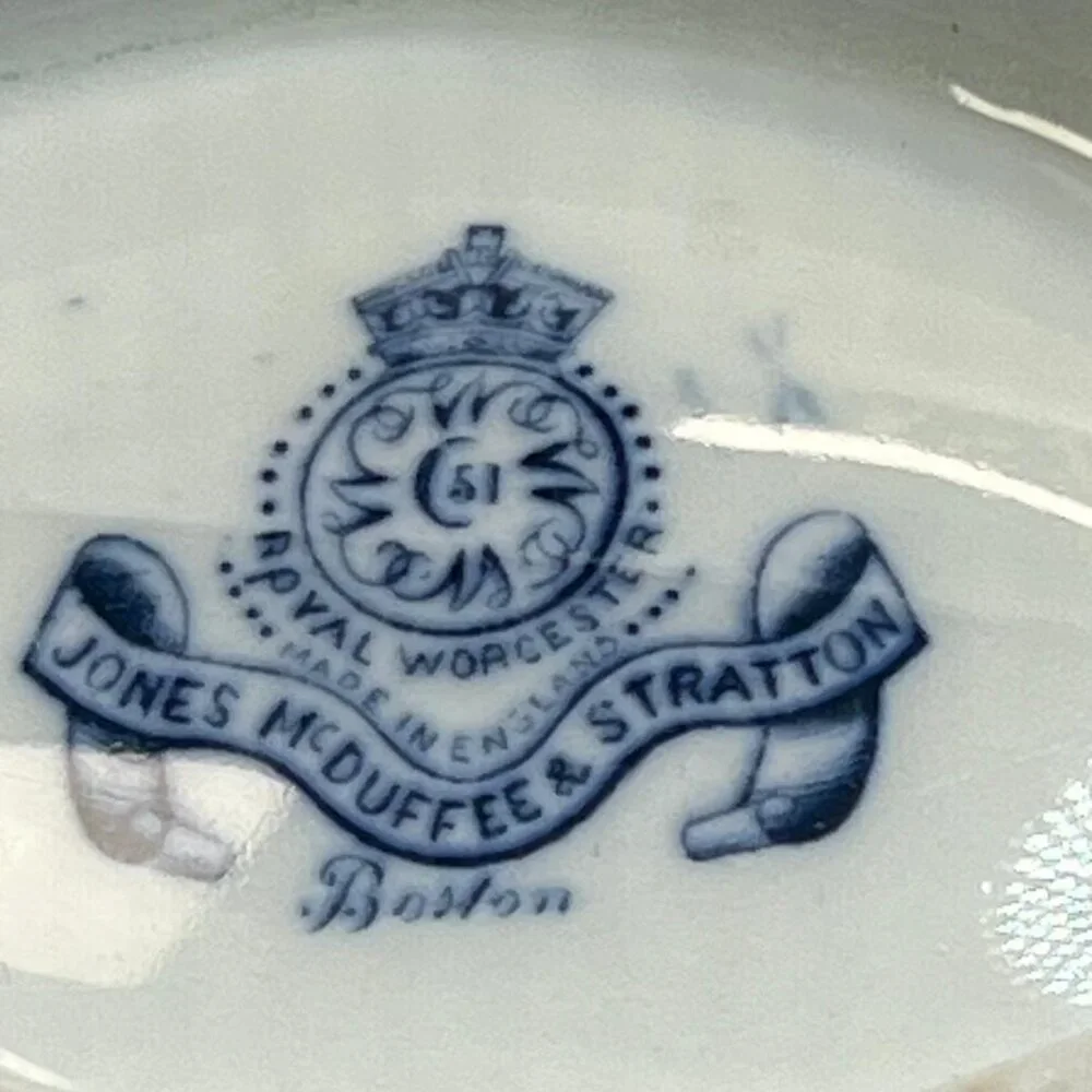 Elegant Vintage White Porcelain Gravy Boat with Blue Floral Pattern and Gold - Picture 6 of 6